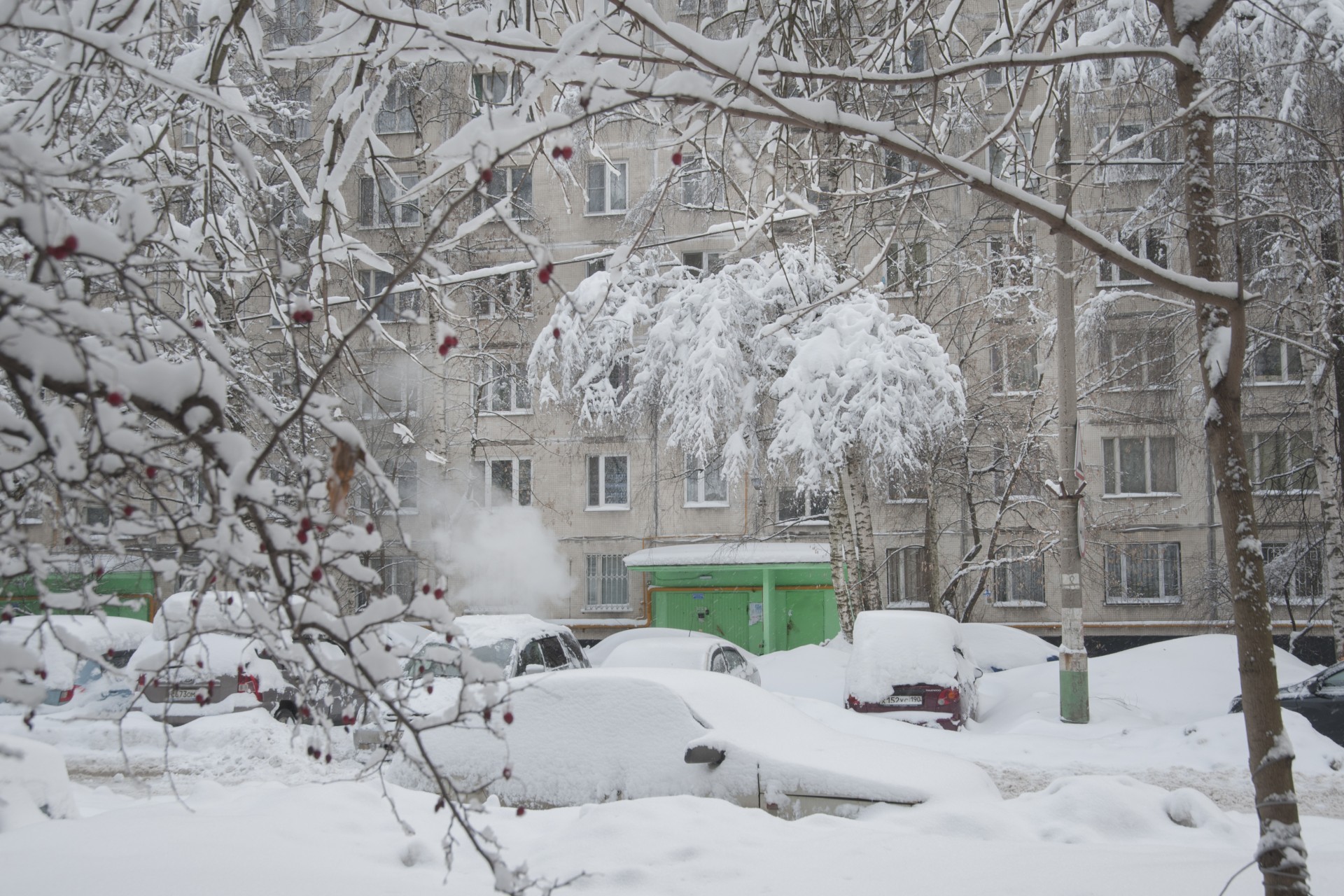 Почему сегодня снег. Снегопад. Много снега в Москве. Снегопад в Москве. Снежная Москва.